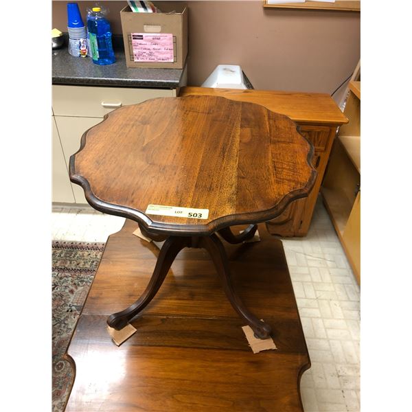 Antique Side Table with scalloped edges - approx. 25in x 21in x 19in