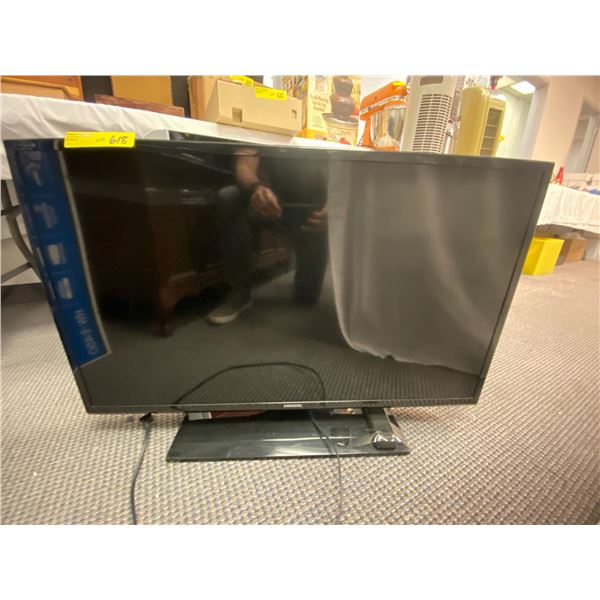 Samsung Flat Screen TV with Remote - 39in