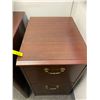 Image 2 : Desk plus matching filing cabinet - 43 1/in x 22in x 30in
