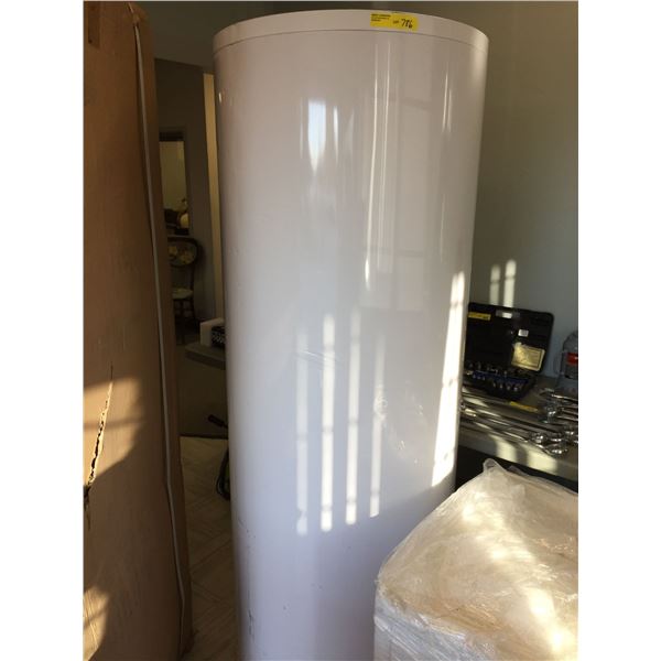 Solaris 500L Double Wall Pressurized Water Tank - White