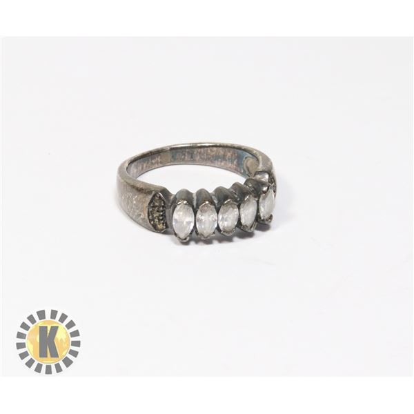 925-138 METAL BAND W/ 5 CRYSTALS RING