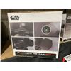 Image 2 : STAR WARS TIE FIGHTER PORTABLE GAS GRILL 220 SQ INCH COOKING AREA, 10'000 BTU S/S BURNER,