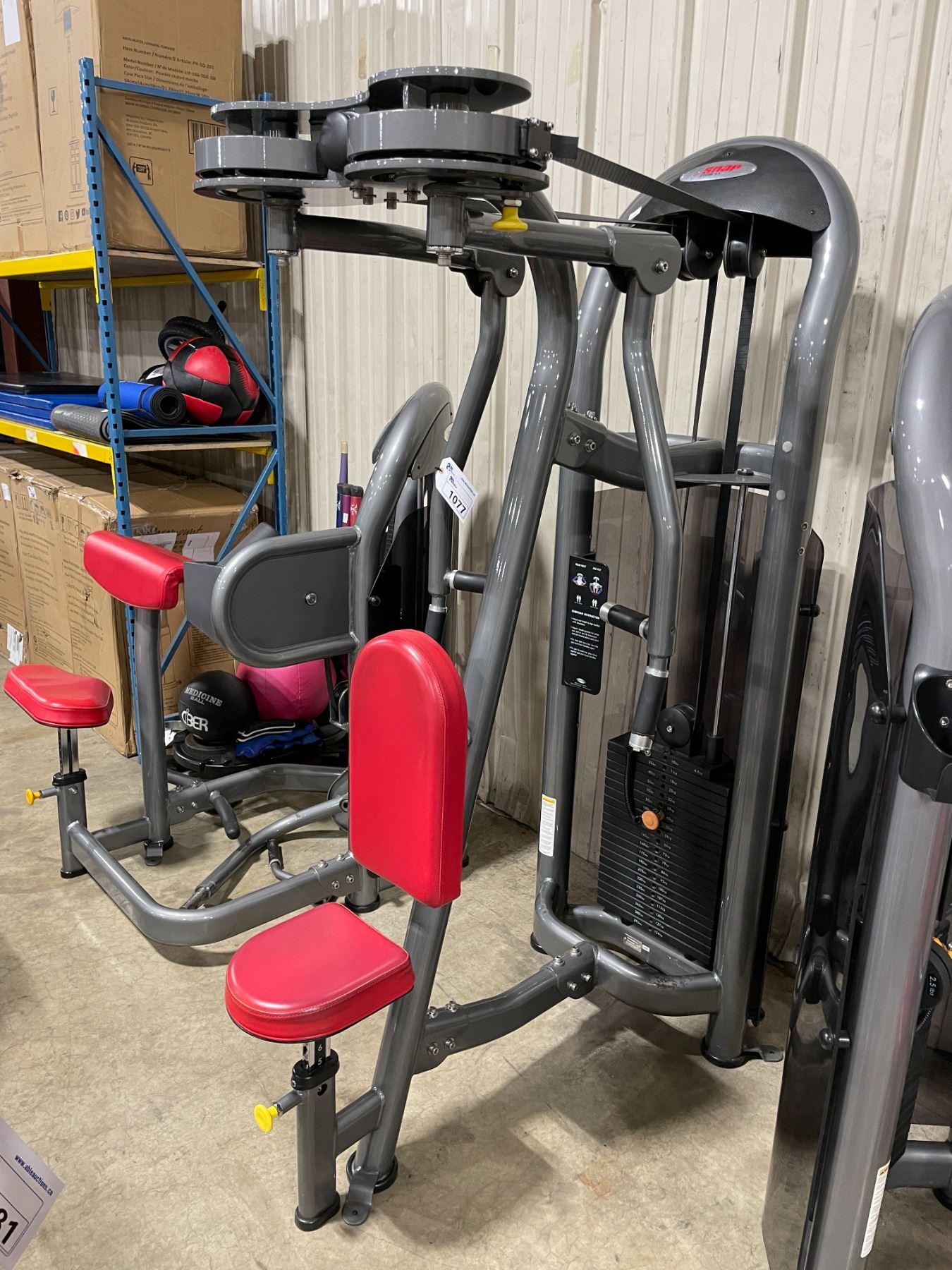 MATRIX COMMERCIAL SEATED REAR DELT / PEC FLY - Able Auctions