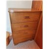 Image 1 : Vintage Dresser