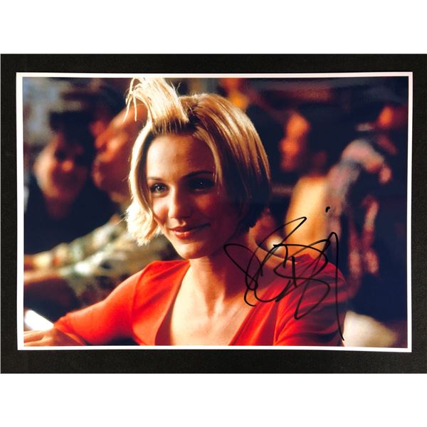 CAMERON DIAZ SIGNED SOMETHING ABOUT MARY 8 X 10 (RA COA)