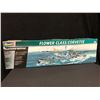 Image 1 : REVELL 1:72 FLOWER CLASS CORVETTE PLATINUM EDITION MODEL SET