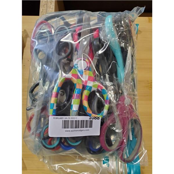 Lot of Assorted Scissors