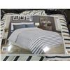 Image 2 : *NEW* Parkview "Wallace" Queen Bed Set , Comfortor & 2 Shams & Sheet Set