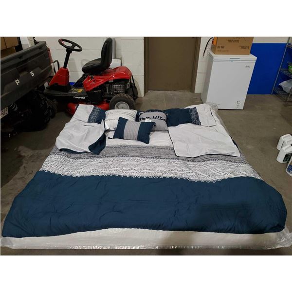 *NEW* Out of Package King Size Comfortor with 4 sham & 3 Decorative Throw Pillow Set