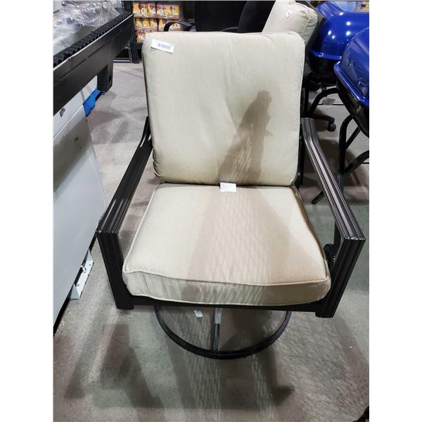 *NEW* 360 deg Spinning Patio Chair with Removable Cushions