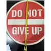 Image 2 : 20" Decorative Wall Hanging "DO NOT GIVE UP"