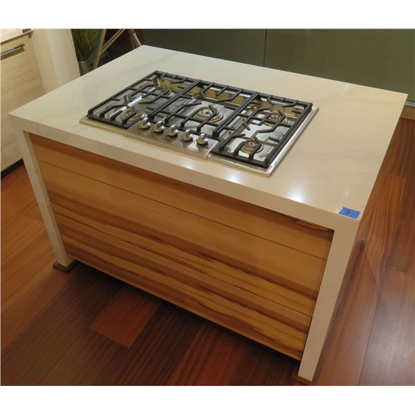 Island w/ Bosch 30" 5-Burner Stainless Steel Cooktop, Cabinets, Silestone Counter
