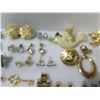 Image 8 : Misc Costume Jewelry: Necklaces, Earrings, Rings, Pendants, Brooches, etc