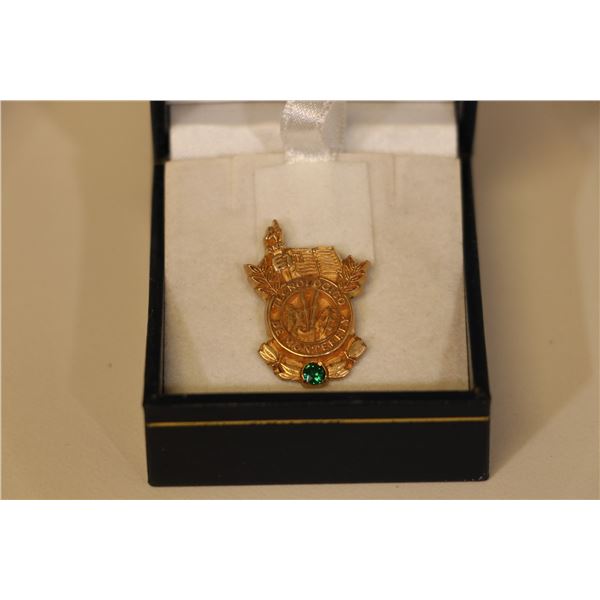 2 pines conmemorativos Tec de Monterrey