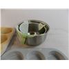 Image 4 : Muffin Pans + 2 silver plated item + 2 stainless mixing bowls