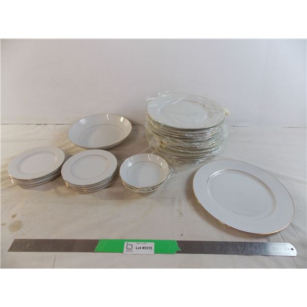 Gold rimmed plates of various sizes, incomplete set