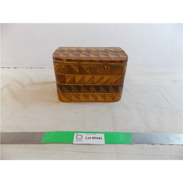 Wood jewelry box