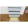 Image 3 : *5 drawer wood dresser - 29x16x43