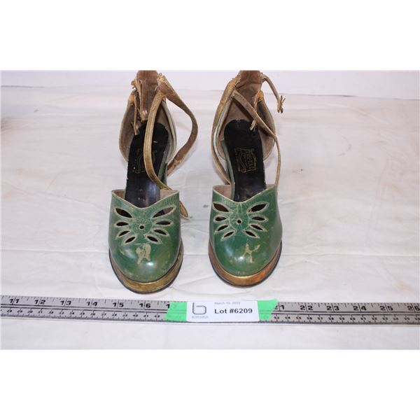 Antique Green+Gold High Heel Shoes Size?