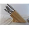 Image 2 : (5) kitchen knives in block + paper towel holder