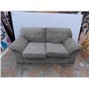 Image 1 : *Loveseat Couch