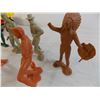 Image 6 : Vintage plastic toys - jumbo toy cowboys