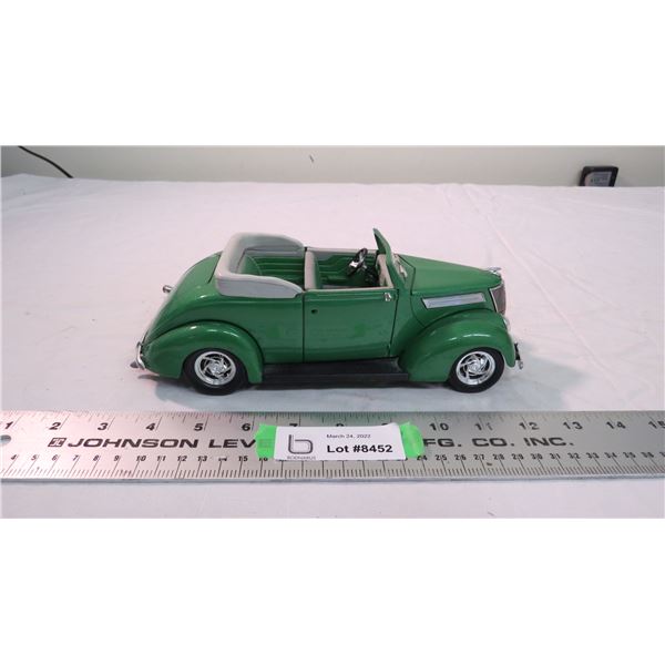 Road Legends 1:18 1937 Ford Convertible