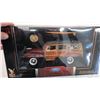 Image 2 : Road LEgends 1948 Ford Woody with 24kt gold coin - 1:18 Die-cast