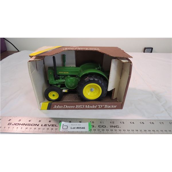 ERTL 1953 John Deere Model D Tractor 1:16 Die-cast