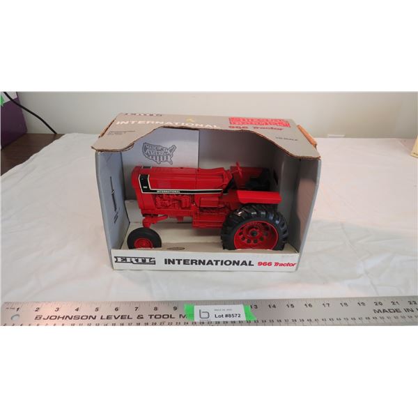 International 966 1:16 Die-cast