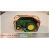Image 1 : John Deere Model R Tractor 1949-54 1:16 Die-cast