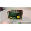 Image 1 : John Deere Model M Tractor 1:16 Die-cast