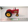 Image 2 : Massey Harris 555 Tractor Die-cast