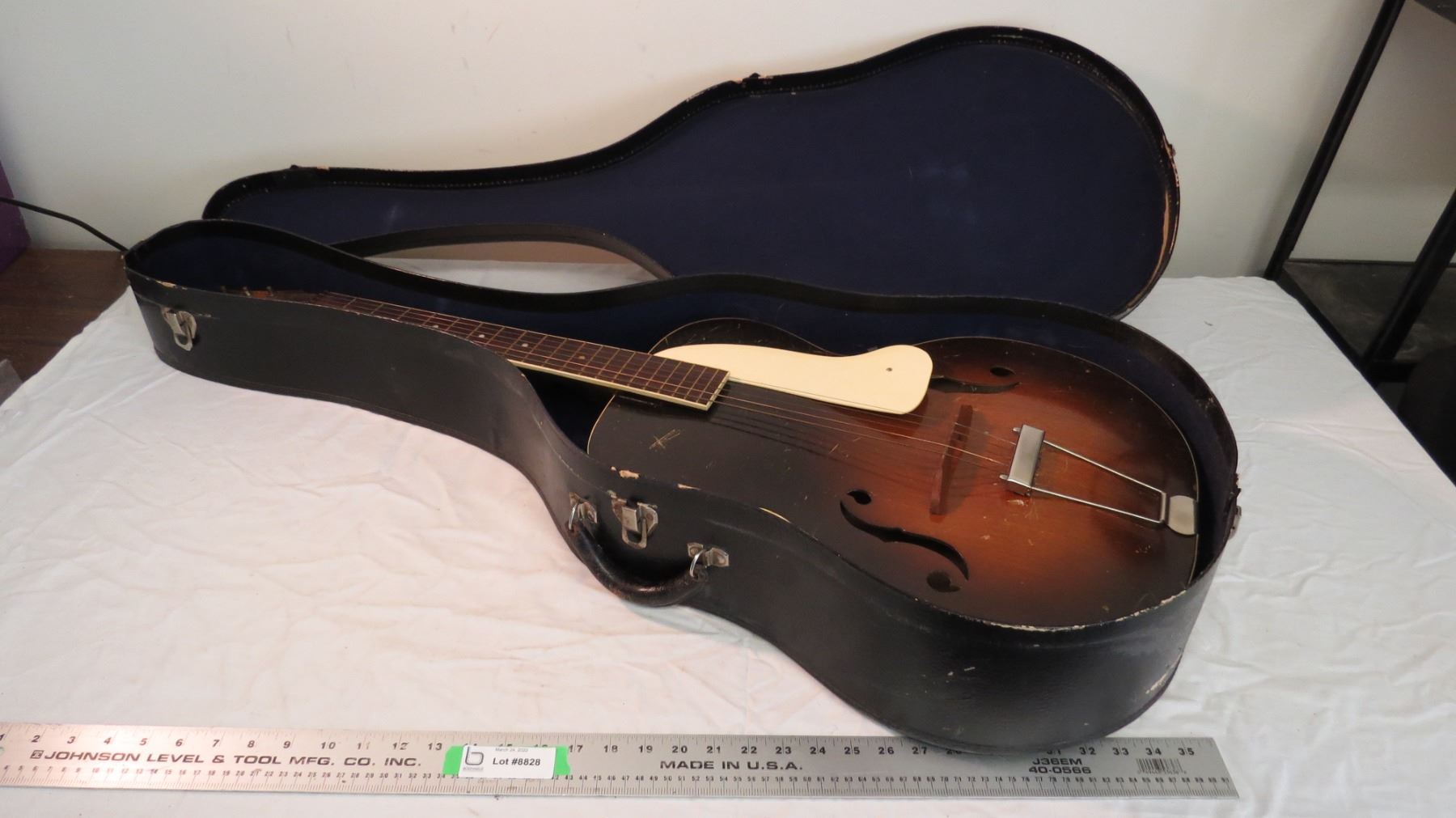 Mred String Missing Case 6 string guitar with case - missing 1 string