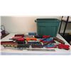 Image 1 : (20) plus car lot of trains + parts - Lionel (in plastic tote)