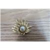 Image 1 : Costume Jewelry - Pearl Brooch