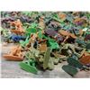 Image 6 : Vintage 1” Tall Plastic Toy Army Figures