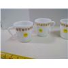 Image 4 : 4 Pyrex Cups