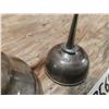 Image 4 : 2 Vintage Oil Cans