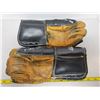 Image 3 : Vintage hockey gloves