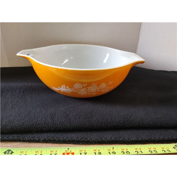 Vintage Pyrex Cinderella Bowl Butterfly Gold 444