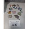 Image 3 : 1120- Costume broaches/blue box