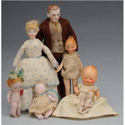 Lot of 7: Small Dolls.