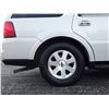 Image 24 : H6 --  2006 LINCOLN NAVIGATOR, White, 130441 Miles