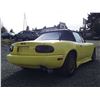 Image 10 : A10 --  1990 MAZDA MX-5 MIATA GIALLO EDITION CONVERTIBLE, Yellow, 80289 MILES