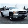 Image 8 : D4 --  2009 CHEVROLET SILVERADO 2500 HEAVY DUTY CREW CAB 4X4, White, 311,928 TMU KM's