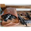 Image 2 : Lot of three pellet shooters & 2 binoculars