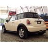 Image 18 : D5 --  2009 MINI COOPER, White, 193,236 Kms
