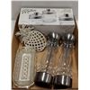 Image 1 : KITCHEN LOT: INCLUDES S&P GRINDERS, BUTTER DISH,