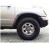 Image 29 : F5 --  2000 NISSAN FRONTIER CREW CAB XE 4X4, Brown, 231375 MILES